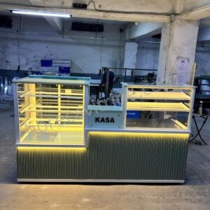 Taart, gebak, börek en croissant vitrine